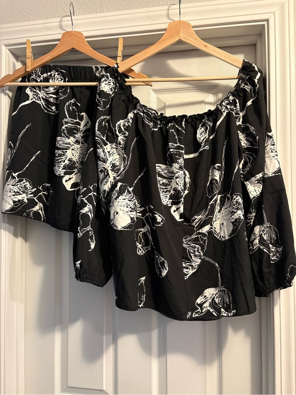 SHEIN Black & White Floral Off-Shoulder Blouse with Matching Shorts Set - Picture 2 of 8